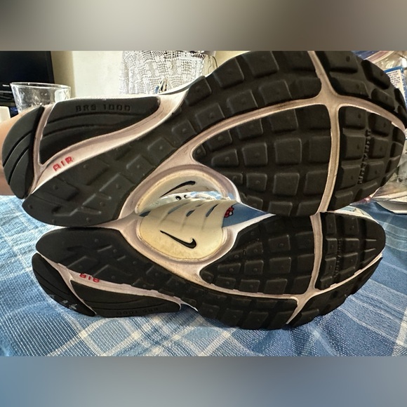 Hello Kitty Nike Tennis Shoes. Size 9 Men’s. Size 11 Women’s. - Picture 6 of 6